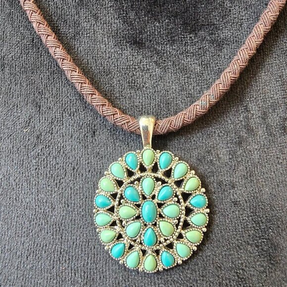 Chaps Women Round Circle Faux Turquoise Pendant Necklace with Lobster Clasp - Picture 6 of 8